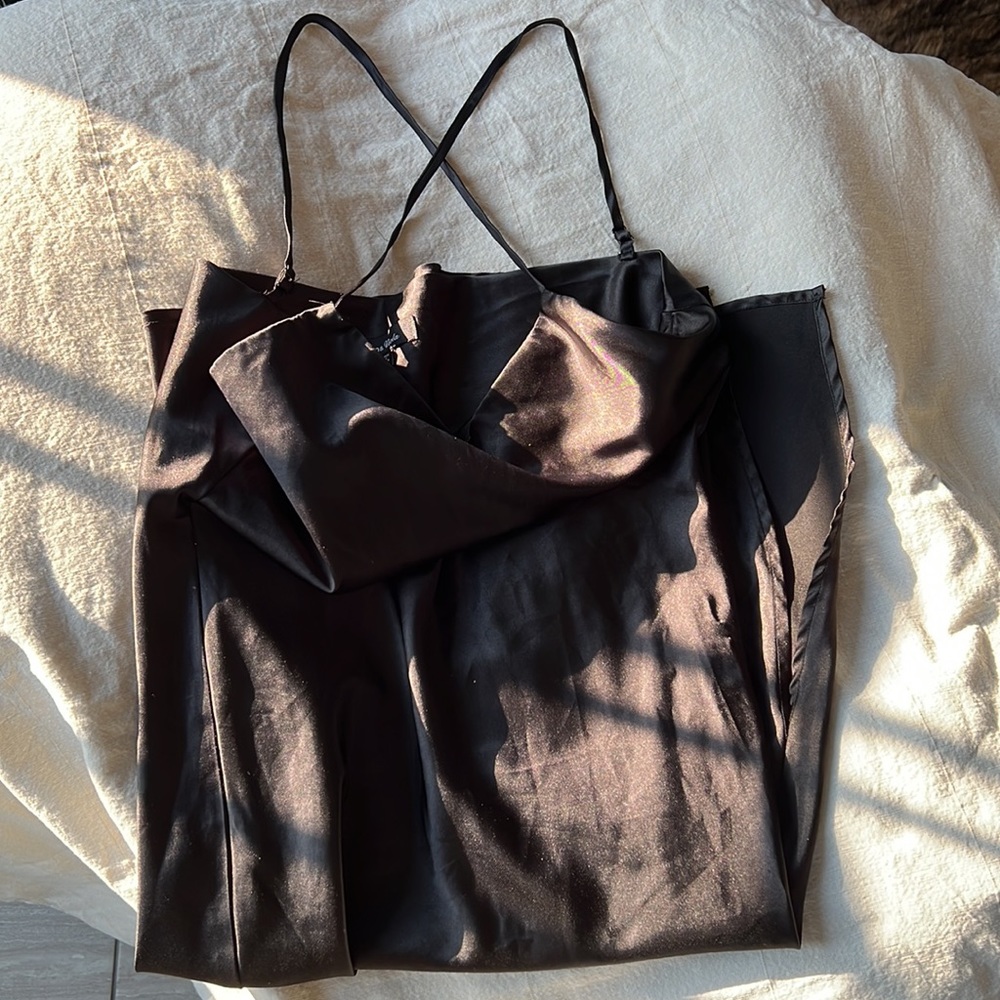 LEA & VIOLA SATIN LOW BACK DRESS- Medium